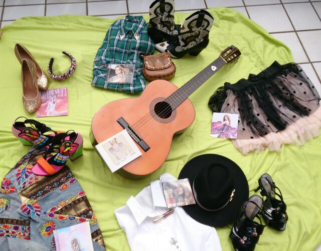 "Ich finde Taylor Swift einfach eine unglaublich starke und selbstbewusste Frau, die sich nicht aufhalten lässt, egal wie schwer es auch sein mag - deshalb nehme ich mir, schon seit meinem 13. Lebensjahr (lustigerweise ist die Zahl 13 auch noch Taylors Glückszahl) ein Beispiel an ihr, und habe mir auch in Zukunft vorgenommen, niemals aufzugeben", schreibt Michelle Kern. | Foto: privat