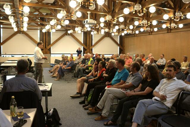 Wie wird sich der Verkehr für die Gartenschau in Bretten verändern? Darüber informierten sich rund 50 Personen im Rathaus. Foto: kuna