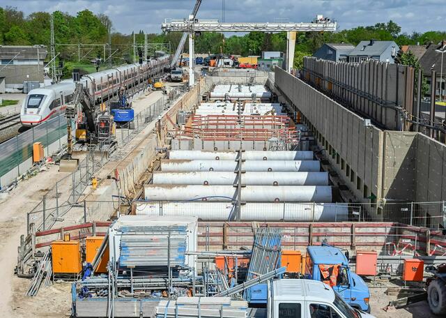 Während einer dreiwöchigen Sperrung soll das südliche Ende des Tunnels in Rastatt an das Streckennetz angebunden werden.  | Foto: (Archivbild) Uli Deck/dpa
