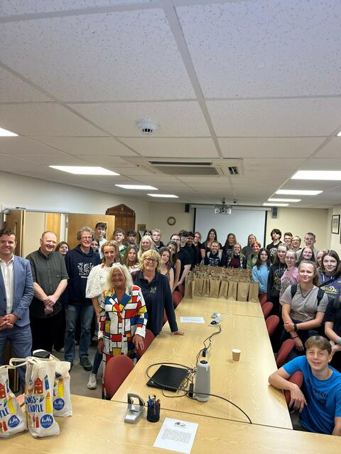 Die Verwaltung der Partnerstadt Pontypool bereitete zusammen mit politischen Vertretern der Brettener Gruppe einen herzlichen Empfang. 

 | Foto: Silke Maier