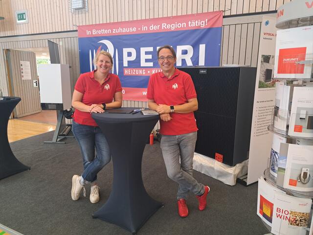 Andrea und Markus Petri von Petri Heizung-Klima-Sanitär waren mit dem Verlauf der Energiewendemesse zufrieden. | Foto: Jennifer Warzecha