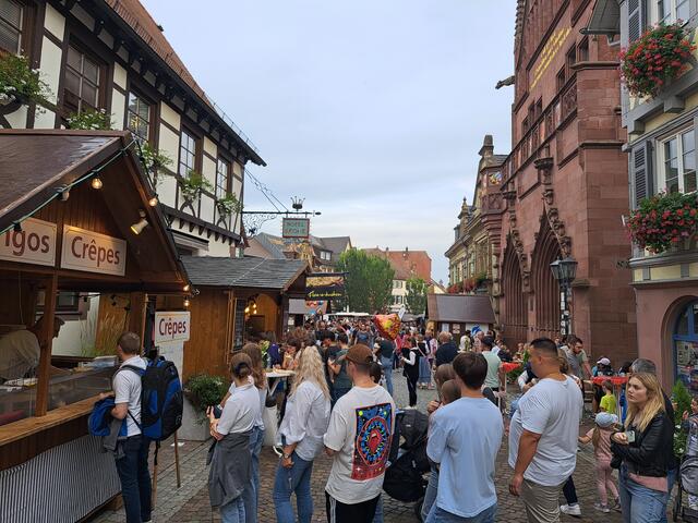 Das kulinarische Angebot umfasste Deftiges, Herzhaftes und Süßes, zum Beispiel Crêpes.   | Foto: Jennifer Warzecha