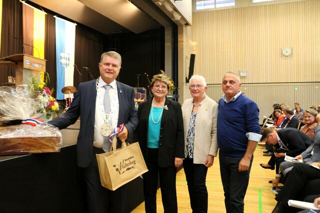 Auch aus den Partnerstädten waren Vertreter angereist, um Wolff zu verabschieden. | Foto: kuna