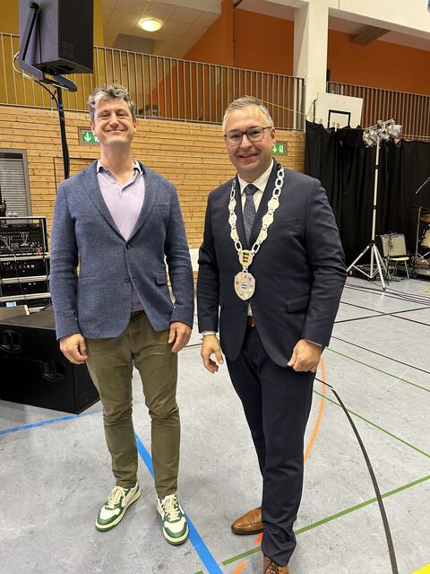 Wolfgang Halbeis (links) repräsentierte als geschäftsführender Schulleiter alle Brettener Schulen.  | Foto: Reinold