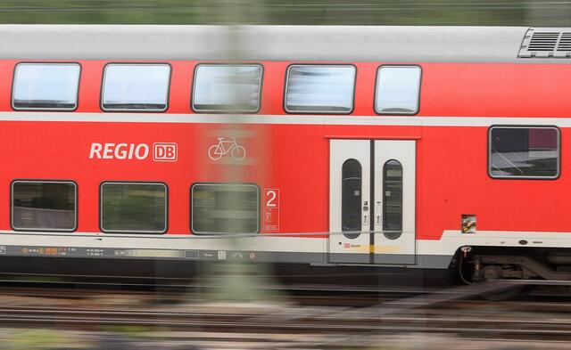 Wegen des Sturms stehen vereinzelt die Züge im Südwesten still.  | Foto: (Archivbild) Sebastian Gollnow/dpa