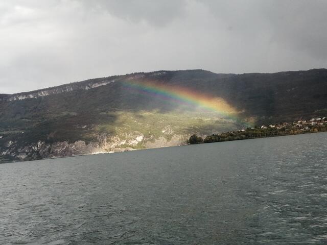 Regenbogen auf den Felsen am Lac du Bourget | Foto: Günter Frank