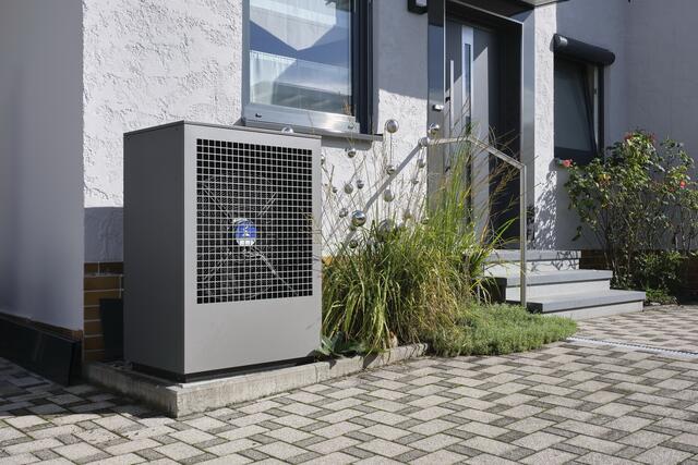 Mit der Wärmepumpe steht eine technisch ausgereifte Lösung für nachhaltiges Heizen auch in Bestandsgebäuden zur Verfügung. | Foto: TNC Production GmbH/Sascha Linke