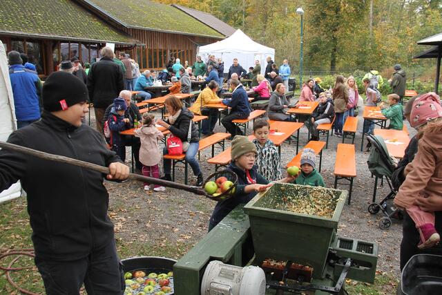 Als Erstes: Äpfel in den Muser! | Foto: Foto: Thomas Peschel