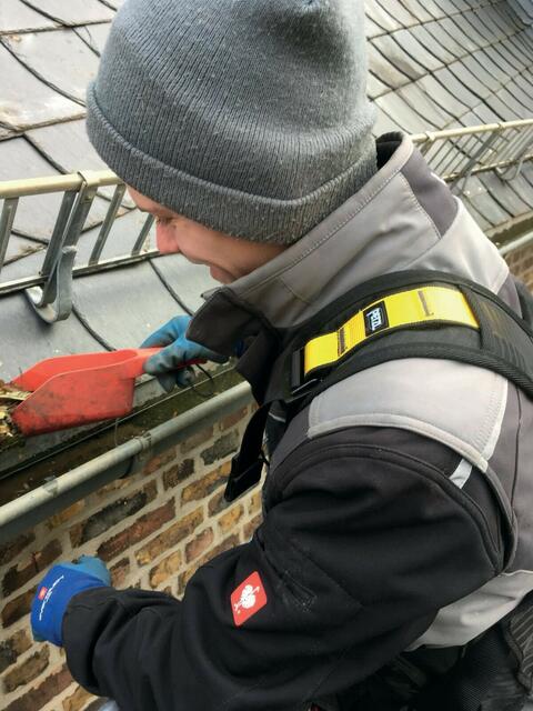 Bei einem Wartungsvertrag können bestimmte Leistungen und Reparaturen beim DachCheck integriert werden. | Foto: ZVDH/akz-o