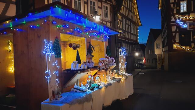 Die Aussteller scheuten keine Mühe, um mit schöner Standdekoration das weihnachtliche Ambiente zu untermalen. | Foto: Stadt Knittlingen