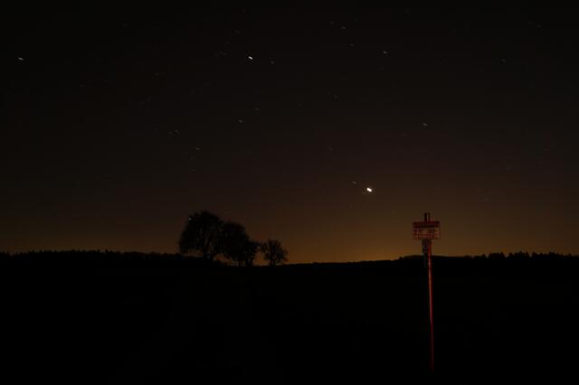 Tief im Westen - die Venus, schräg darüber der Saturn | Foto: Werner Binder