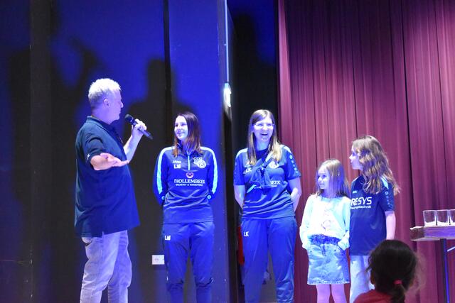 Die vier Glücksfeen zogen die 45 Tombola-Hauptpreise | Foto: FC Neibsheim