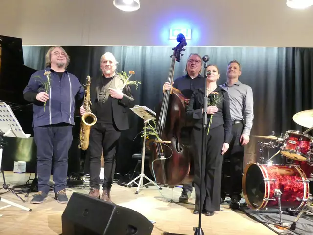 Peter Klein Group v.l.: Kurt Eisfeld (Piano), Peter Klein (Saxofon), Hans-Joachim Grieb (Kontrabass), Astrid Tischmeyer (Gesang) und Steffen Liede (Schlagzeug) | Foto: martin stock