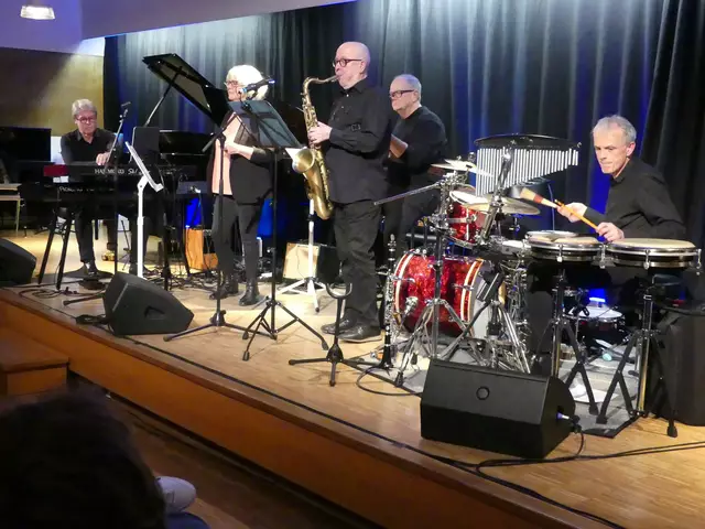 ChillyJazz v.l.: mit Thomas Ries (Piano), Heidi Gretenkord (Gesang), Wolfgang Wittke (Saxofon, Klarinette und Gesang), Uwe Gretenkord (Bassgitarre) und Thomas Winkler (Schlagzeug). | Foto: martin stock