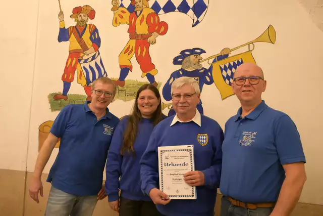 Siegfried Schneider mit Andreas Lindenberger und Eva Weiß (links) sowie Gerhard Schwarz (rechts) | Foto: Lolita Groß