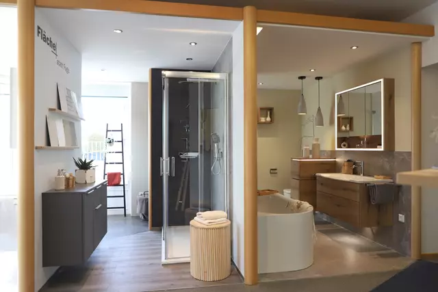 Bei der Erweiterung des Firmengeländes wurde die Badausstellung vollständig aktualisiert und noch großzügiger konzipiert. | Foto: Rostan