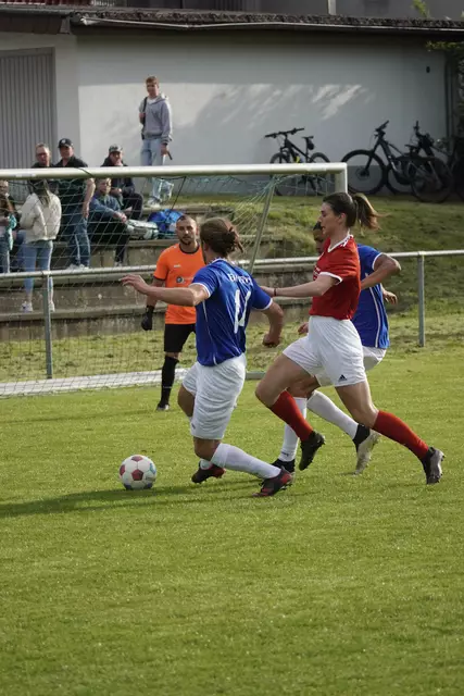 Am Freitagabend: Firmenteams auf dem Rasen | Foto: Marvin Westermann