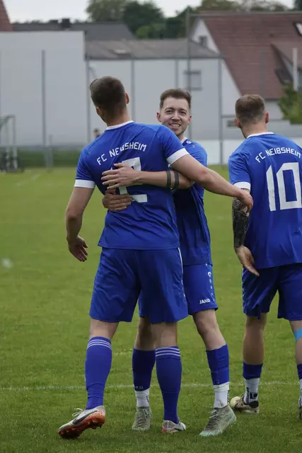 Rafael Buscholl (links) bringt den FCN in Führung | Foto: Marvin Westermann