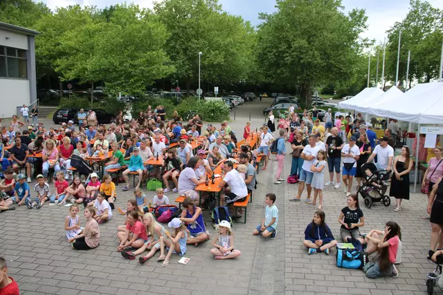 Full House vor der Bühne bei der Siegerehrung | Foto: Robert Hartmann