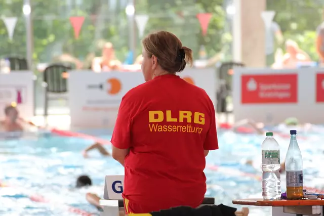 Seit 2014 gehört der DLRG zu den wichtigsten Partnern der Lions bei „Bretten schwimmt“. | Foto: Robert Hartmann