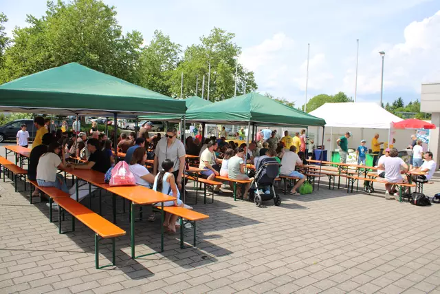 Fürs leibliche Wohl sorgten der „Obst- und Gartenbauverein 1883 Bretten“ sowie der „Inner Wheel Club Kraichgau-Stromberg“ am Sonntag zum Weißwurst-Frühstück. | Foto: Robert Hartmann