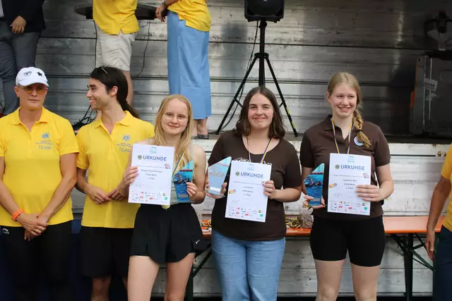 Chapeau: In der Gruppe der Mädchen und jungen Damen von 13 bis 18 Jahren schwamm Meggie Schellenberger 31,3 km, gefolgt von  Lea Kerres und Valentina Wild mit je 20 km.                                                                                                                                                                 | Foto: Robert Hartmann