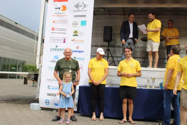 Jüngste Schwimmerin war die vier Jahre alte Freda Krimmel, ältester Schwimmer der 85 Jahre alte Dr. Friedrich Schnizler. | Foto: Robert Hartmann