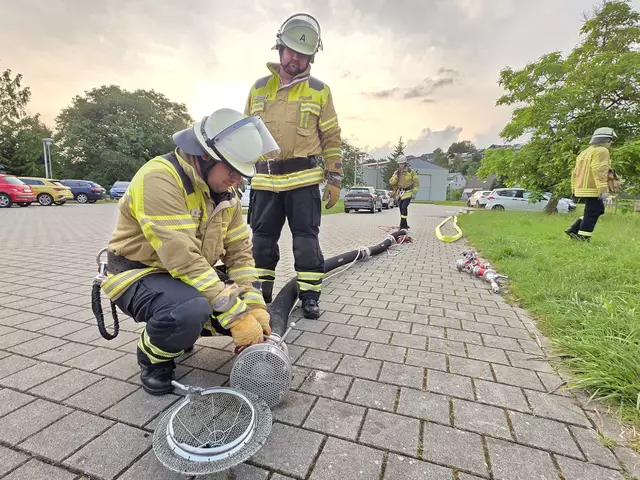 Bei der Abteilung Flehingen arbeiten die Kameradinnen und Kameraden Hand in Hand. | Foto: Claudia Pospieszczyk