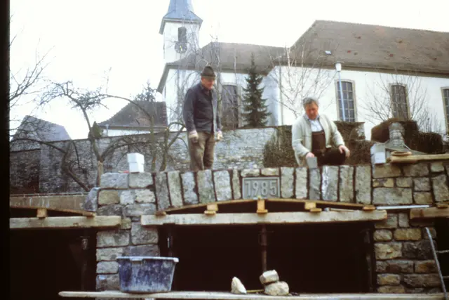 Der Schlussstein ist gesetzt für das Gemeindezentrum. Dies war gleichzeitig der Anfang einer engagierten Arbeit im neuen Pfarrzentrum | Foto: förderverein.