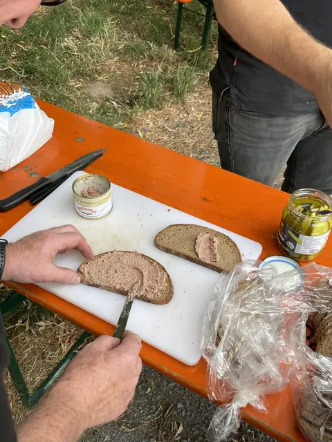Verpflegungsstand am Helmsheimer See. | Foto: F. Huber