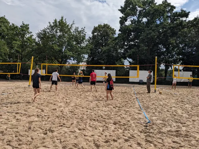 Die 9a des ESG durfte mit Volleyball-Bundesligisten trainieren. | Foto: nat