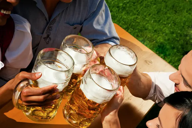 In diesem Jahr wird gemeinsam auf das Motto „50 Jahre Große Kreisstadt Bretten“ angestoßen. | Foto: Kzenon / AdobeStock