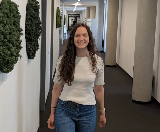 Stefanie Neumann hat das Studium bereits erfolgreich absolviert und ist davon überzeugt, dass sich dieser Studiengang besonders lohnt. | Foto: SEEBURGER AG