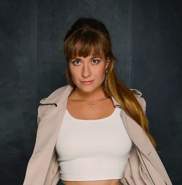 Alicia (Maja Sikura) möchte heiraten – und davor noch unbedingt „Disco Queen“ werden! | Foto: M. Sikura