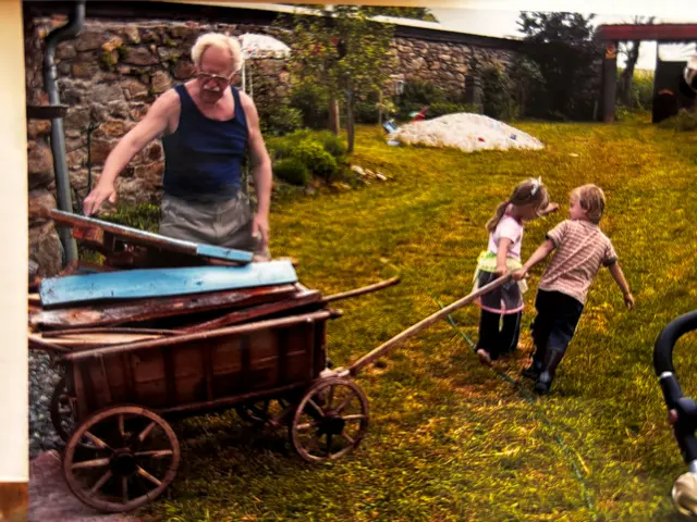 Nur gemeinsam sind wir stark ... Konrad Hammer mit seinen Enkelkindern | Foto: Maria Hammer