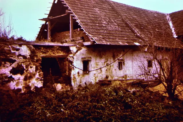 Der völlig baufällige Viereckhof 1967 | Foto: Foto: Toni Polzer