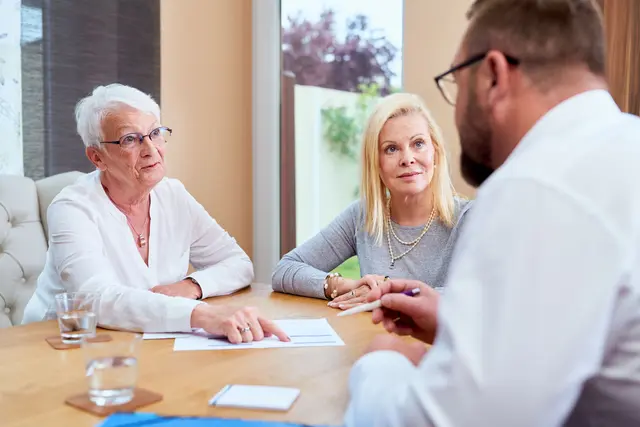 Seit diesem Jahr gibt es für Pflegeleistungen mehr Geld von den Kassen. Eine Pflegeberatung ist hilfreich. | Foto: djd/compass private pflegeberatung