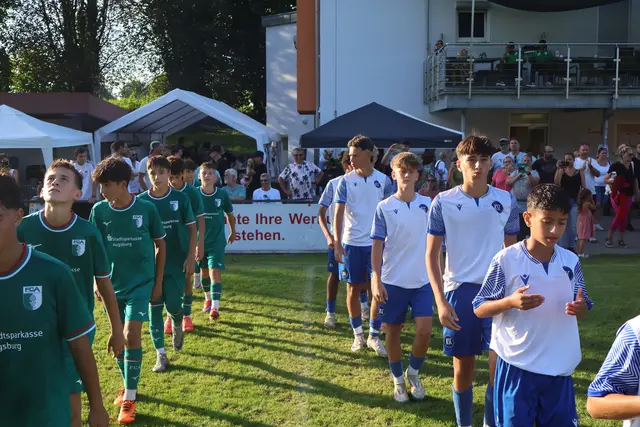 (Archivbild U14-REWE-CUP 2024 SV Kickers Büchig) Auch in 2025 wieder am Start – die Jugendmannschaften des Titelverteidigers KSC und des FC Augsburg.
