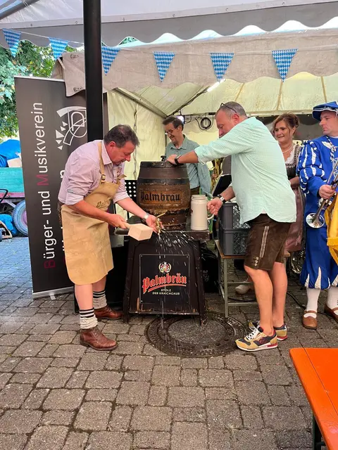 Wie viele Schläge braucht es? Der Fassanstich findet am 13. September um 17 Uhr statt - der Fanfarenzug ist mit dabei. | Foto: Bürger- und Musikverein Gölshausen