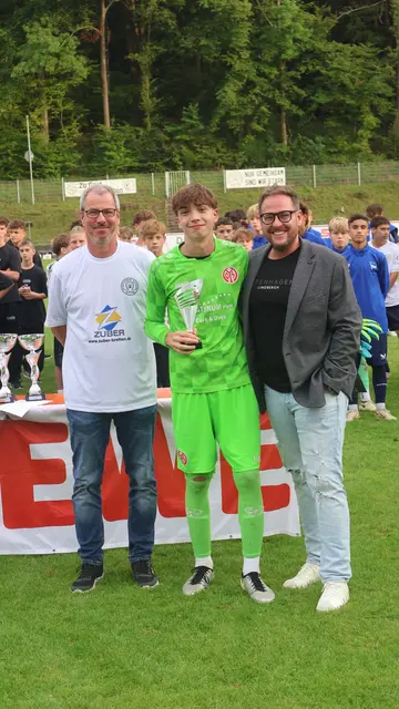 Bester Torhüter des Turniers Philipp Findeisen vom 1. FSV Mainz 05 