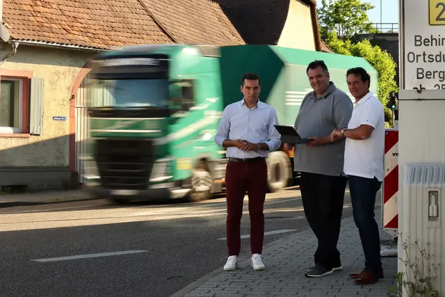 Seit Jahren setzen sich Ansgar Mayr und Nicolas Zippelius für die Umsetzung der Ortsumfahrungen Jöhlingen und Berghausen ein. | Foto: Büro Zippelius