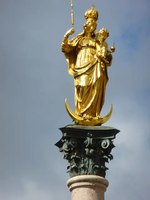 Marienstatue vor dem Rathaus in München | Foto: Leins
