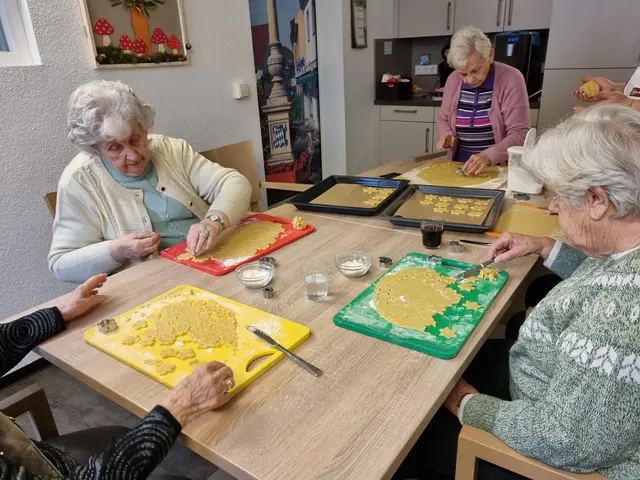 In den Räumlichkeiten der Tagespflege Bretten in der Pfluggasse können die Gäste unter anderem zusammen backen – etwa Weihnachtsplätzchen.  | Foto: Tagespflege Bretten