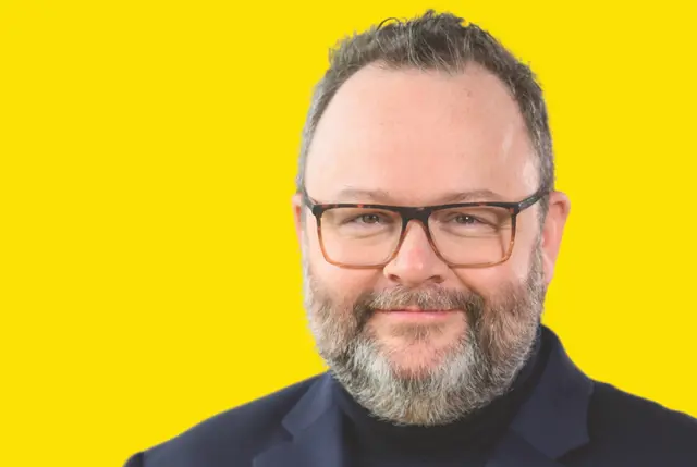 FDP-Landtagsabgeordneter Dr. Christian Jung sammelt am 24. und 25. Oktober 2025 weiter Unterschriften für das Volksbegehren "Landtag verkleinern!" | Foto: FDP