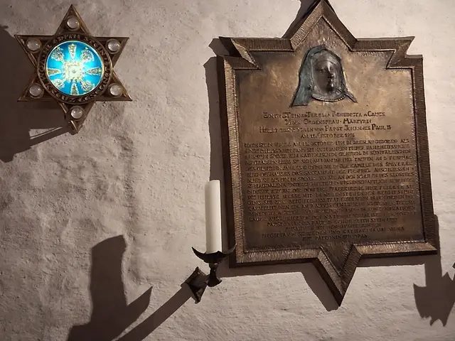 Erinnerungstafel an Edith Stein im Dom zu Speyer. | Foto: A.E. Albert-Berg