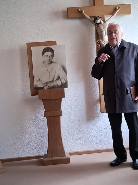 In der ehemaligen Wohn- und Schlafzelle von Edith Stein im Kloster St. Magdalena.  | Foto: A.E. Albert-Berg