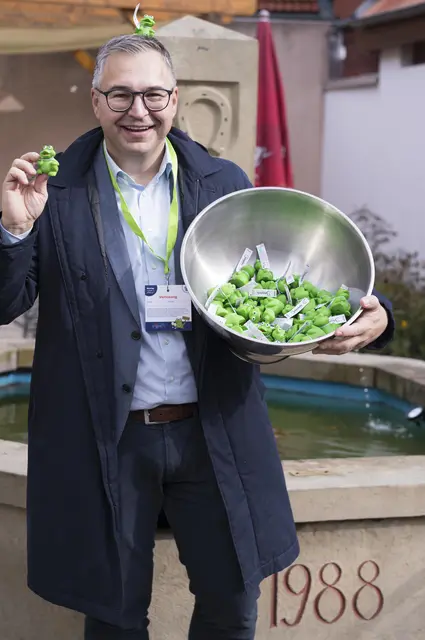 Oberbürgermeister Nico Morast im Froschfieber | Foto: Claudia und Gerald Herr