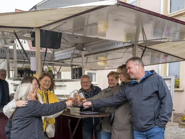 Geselliges Beisammensein am Weinstand | Foto: Claudia und Gerald Herr