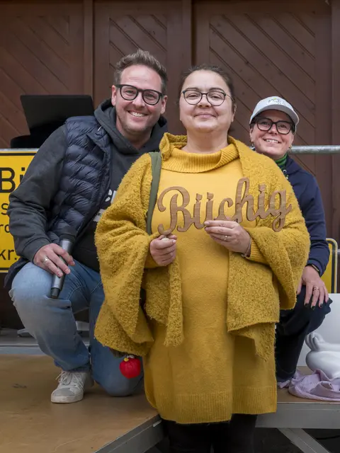 Versteigerung des Büchig-Schriftzugs: Gespendet von Klaus Bechtold - ersteigert von Katja Frank | Foto: Claudia und Gerald Herr