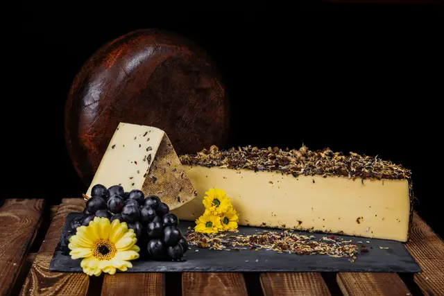 Wie wäre es mit einem guten Stück Käse - zum Beispiel von den Almburschen? | Foto: evendon